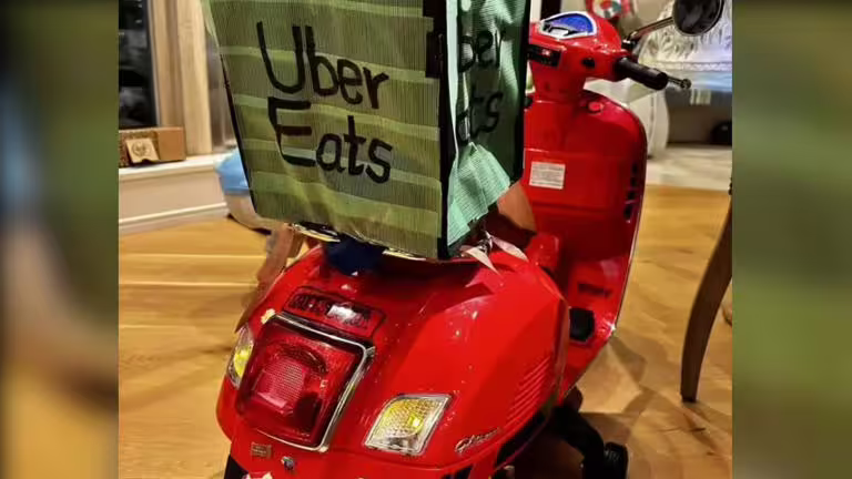 林志玲為兒子做了外送小車車,讓網友直呼超用心。(圖/翻攝自林志玲IG) 林志玲為兒子做了外送小車車,讓網友直呼超用心。(圖/翻攝自林志玲IG)