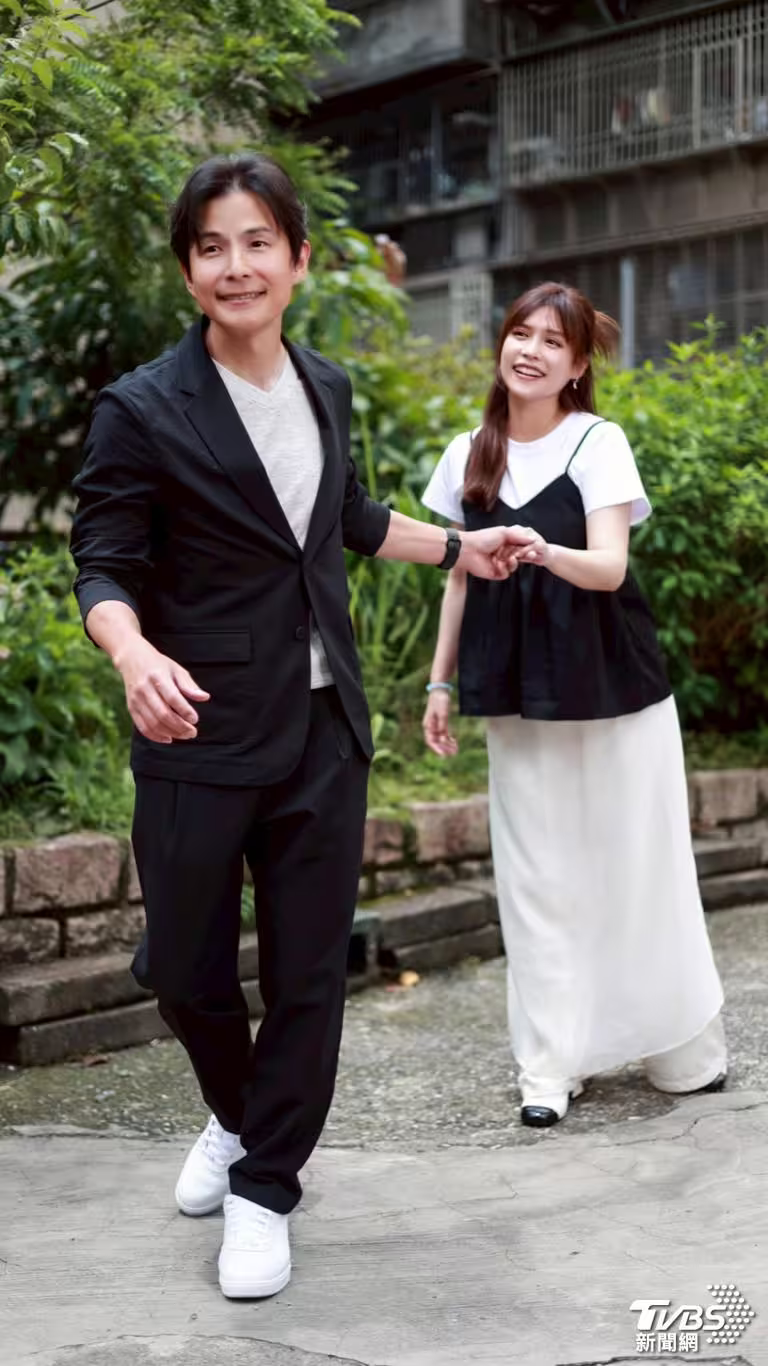 孫協志與夏宇童受訪分享新婚生活。(圖/趙世平攝) 孫協志與夏宇童受訪分享新婚生活。(圖/趙世平攝)