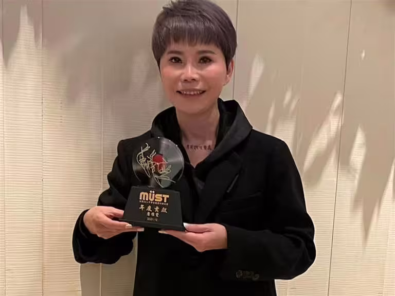 詹雅雯力拚金曲歌后。(圖/翻攝自詹雅雯臉書) 詹雅雯力拚金曲歌后。(圖/翻攝自詹雅雯臉書)