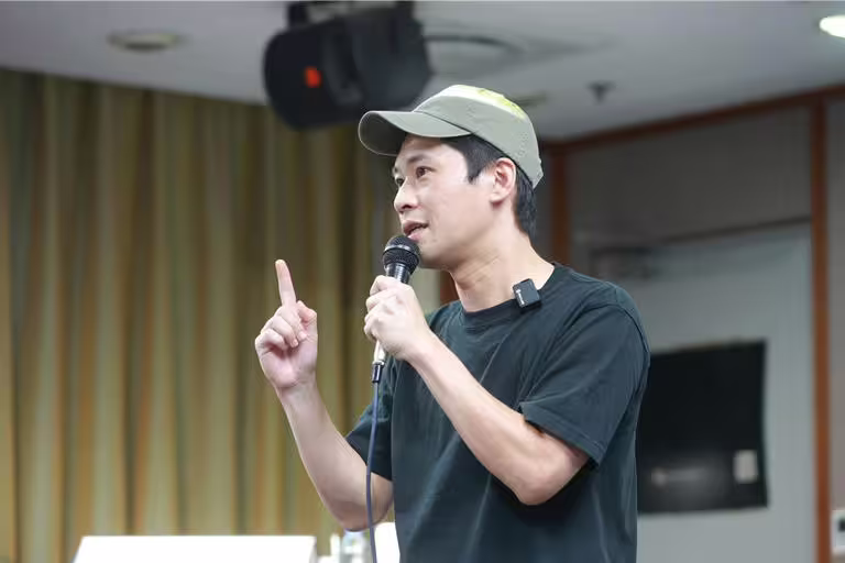 黃迪揚「台語台表演班」講座真情分享,引學員深刻共鳴。(公視台語台提供) 黃迪揚「台語台表演班」講座真情分享,引學員深刻共鳴。(公視台語台提供)