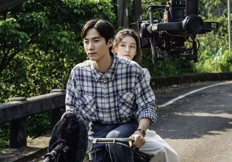 宋芸樺透露和李洪耐拍吻戲時非常害羞。(圖/K-movie entertainment提供) 宋芸樺透露和李洪耐拍吻戲時非常害羞。(圖/K-movie entertainment提供)