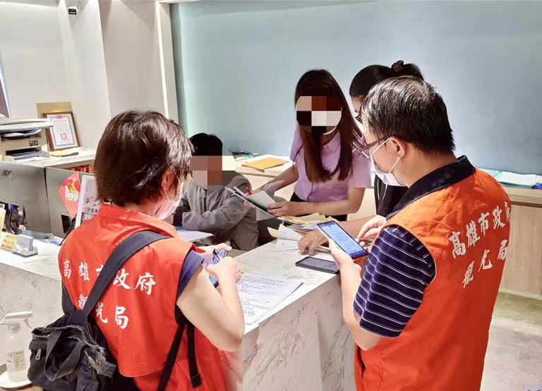 高雄市觀光局今（2）日公布，6月稽查87家次旅宿業者，查獲「麗隆商旅」訂房稽查(不符合規定)。（高市觀光局提供）