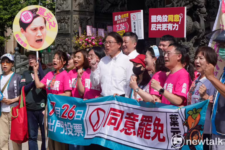民進黨發動大罷免,國民黨立委葉元之最危險,結果驚險幾千票反罷成功。 圖:張良一/攝 民進黨發動大罷免,國民黨立委葉元之最危險,結果驚險幾千票反罷成功。 圖:張良一/攝