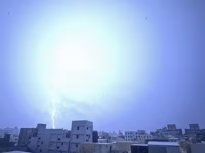 雷神之錘降臨!澎湖深夜閃電雷雨交加 巨大聲響震撼鄉親 雷神之錘降臨!澎湖深夜閃電雷雨交加 巨大聲響震撼鄉親