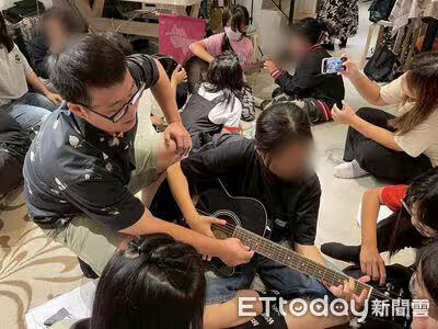 點亮未來星光!展望會暑期唱跳體驗營 孩童自信登台:很開心 點亮未來星光!展望會暑期唱跳體驗營 孩童自信登台:很開心