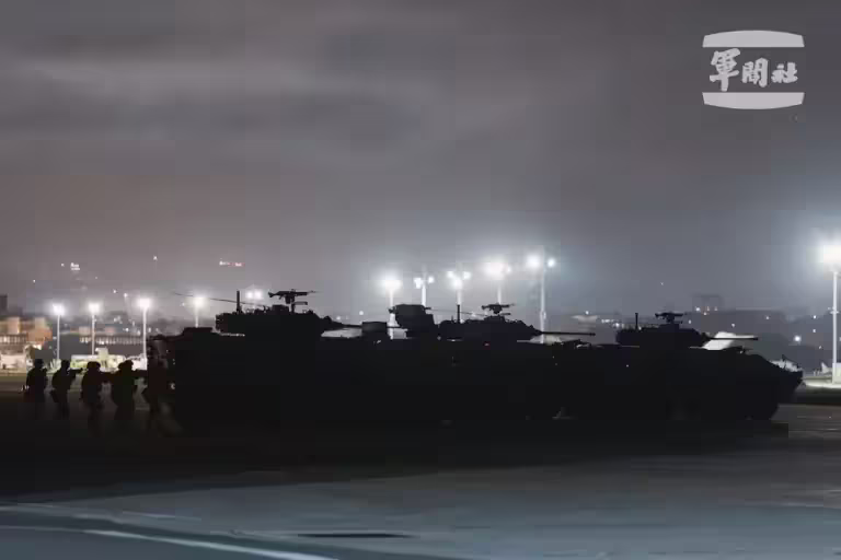 ▲《軍事營區安全維護條例》8/1上路,未來在松山機場未經軍方允許拍照恐受罰。(圖/軍聞社提供) ▲《軍事營區安全維護條例》8/1上路,未來在松山機場未經軍方允許拍照恐受罰。(圖/軍聞社提供)