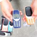 國外網友測試新舊Nokia3310抗摔能力，幸好地球沒事