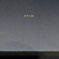 小米MIX2真機揭露：超窄邊框，怎麼和三星S8有點像？