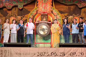 「2025新北市巷弄藝起來」16區巡演起跑！ 首場明華園《四兩王后》感動登場