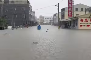 台南後壁淹水老人受困！網友協尋黃偉哲去哪
