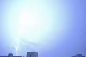 雷神之錘降臨！澎湖深夜閃電雷雨交加 巨大聲響震撼鄉親