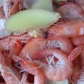 煮白灼蝦就是把食材用白水煮一下撈出？其實這是錯誤的。真正的白灼蝦做法其實也是非常簡單的。只需記住這些小竅門，看這都流口水