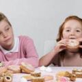 兒科醫生建議：這五種零食盡量不要給孩子買，對健康百害而無一利