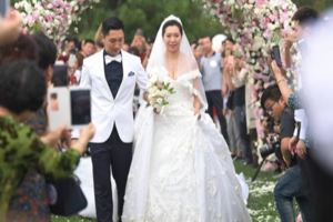 親姐姐結婚我給15萬，看到姐姐手機後，我打了老婆並果斷離婚離婚