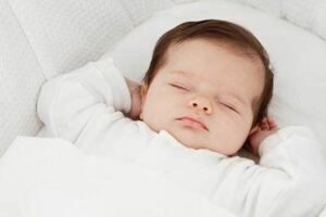 寶寶4-6個月，是利用睡姿調整頭型的最佳時機