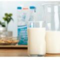 高鈣奶、脫脂奶、早餐奶哪種牛奶最適合你？天天喝，你未必做對了