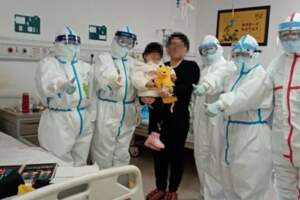 病房裡2歲小姑娘被嚇哭！江蘇醫護人員想出一招，超可愛