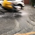 影／暴雨狂炸台南！　市區多處道路成小河