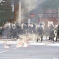 反送中！示威者屯門燒五星旗投擲汽油彈 元朗堵路燒雜物