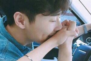 越不理他、越愛你，越不在意、越疼你的星座男，典型的「賤骨頭」