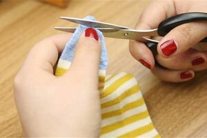 破掉、落單的舊襪子不要丟掉，只需要剪個幾刀，不僅省錢還能「變廢為寶」！