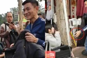 劉德華與殘疾人握手，一個細節引起了所有人的注意