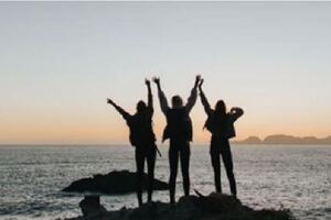 學會把時間留給自己！人到中年「越少朋友越好」別再「為了合群」浪費生命