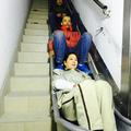 10樓→1樓只要2秒！超神奇發明「逃生神梯」出現了，只要「鑽進去」...就能超越神速！
