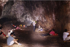把十個男人和一個女人放荒島上，三個月後...