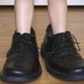 為什麼有的小孩子大多喜歡反著穿拖鞋？