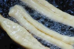 炸油條這麼簡單，在家就可以做