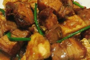 【豆腐火腩飯做法】非常香的燒肉味...口感剛剛好，來大口大口的開吃吧。
