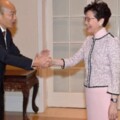 歷史一刻！禮賓府高規格接待　韓國瑜雙手緊握香港特首林鄭月娥