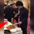 太狂了！Buffet吃到飽，男子卻瘋狂夾麵，接下來他超狂舉動，讓在場所有人全都傻了！