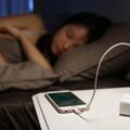 手機充電一夜不拔會影響手機壽命嗎？