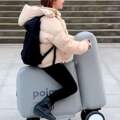 把機車摺起來上路！　日本發明「充氣式電動車」塞進背包就能帶著走