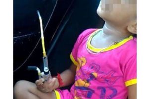 警方積極追蹤嫌犯將逼吸毒男童救出火坑~!