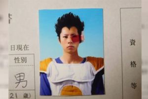 超級賽亞人應徵的「超狂履歷表」，達爾親自上場戰鬥力直接破錶，主管忍不住說：「使用加利克砲，就錄取！」