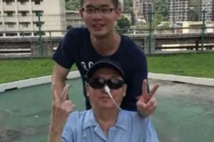 李敖大師插胃管照曝光，身形暴瘦闖過鬼門關