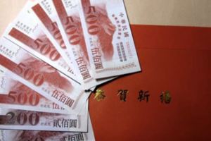 記得8年前讓全國歡呼的「消費券」嗎？當年政府為了刺激消費「發3600給大家花」，沒想到結果卻是……