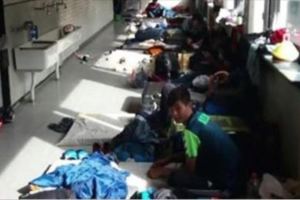 台灣足球隊遠赴歐洲比賽奪冠，卻因經費不足只能克難「睡走廊」！