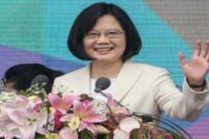 小英世大運狂貼文洪孟楷：沾光第一