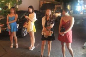 這15歲女孩在學校名列前茅，卻淪落為站街女！被抓後她「這樣回應」，所有人都傻眼了！