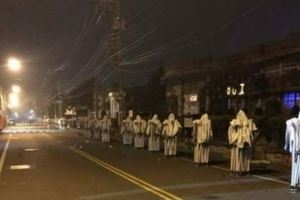 屏東小鎮驚現「趕屍」嚇破萬人膽！沒想到仔細一看原來是...網友都看傻眼了！