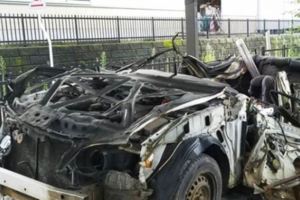 日本網友到警局發現旁邊停著一輛「破爛的警車」，一問才知道車上「警員都死在那場事故中」淚炸了！