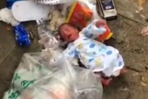 垃圾堆裡驚現棄嬰，孩子躺在泥地裡啼哭，太狠心了