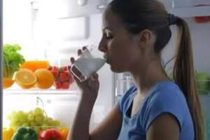 吃感冒藥時，到底能不能喝酒喝牛奶？最好的選擇其實是溫水