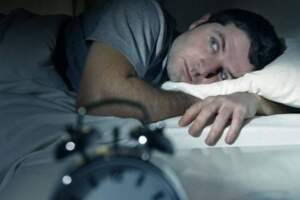 常常半夜兩三點醒來睡不著？4種原因或是常態，或許你現在還在犯