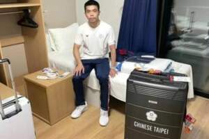 5屆奧運元老莊智淵「微開箱」選手村房間　坐「厚紙板」床架拍照