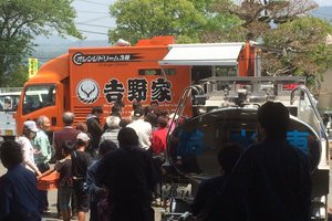 日連鎖餐飲齊心賑災　前進災區溫暖送餐